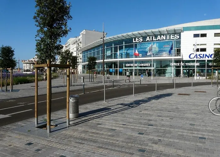 T3 Face Avec Balcon Et Parking, Aux Sables-d'olonne - Fr-1-92-808 아파트 *