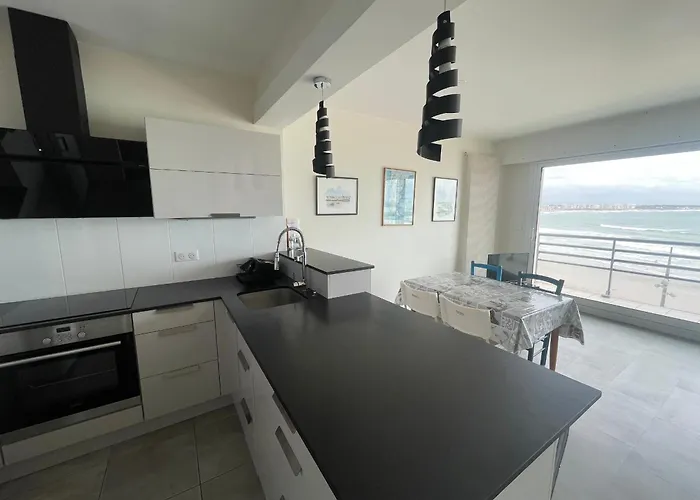 T3 Face Avec Balcon Et Parking, Aux Sables-d'olonne - Fr-1-92-808 * لي سابلِ دولونْ